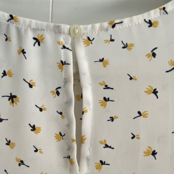 Loft outlet lightweight long sleeve floral print ruffle sleeve blouse size MP - Picture 4 of 9